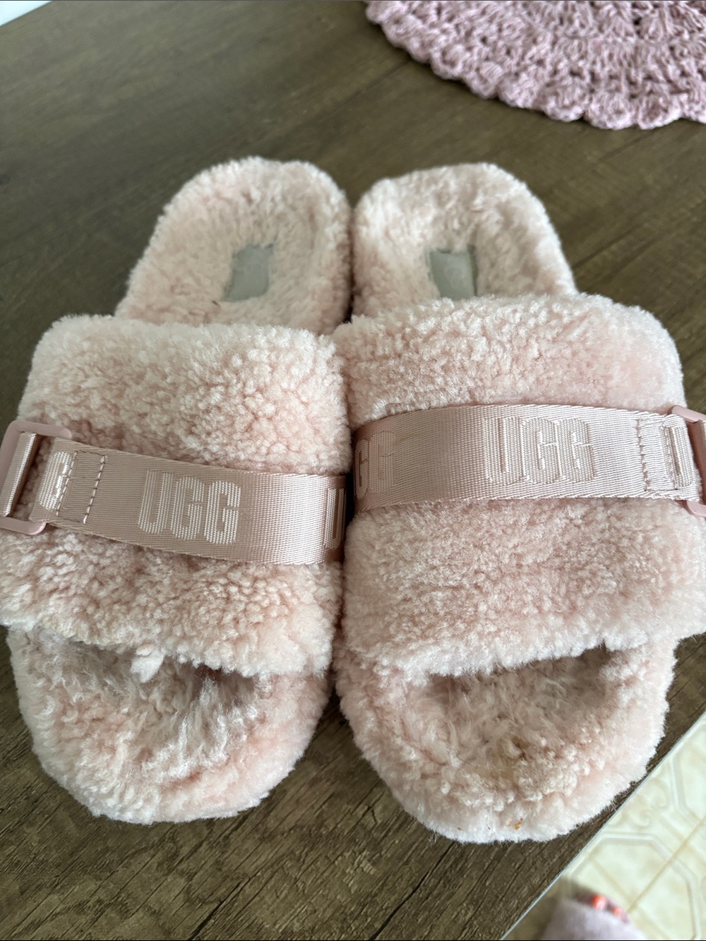 UGG Women’s Fluff Cozy Slide Sandal - Light Pink